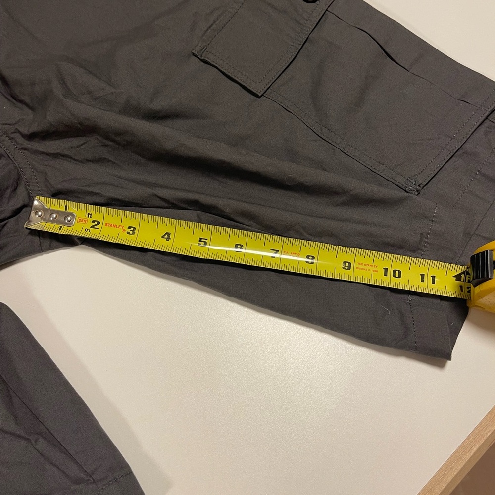 Dockers Dark Gray Cargo Shorts for Men - Picture 8 of 8